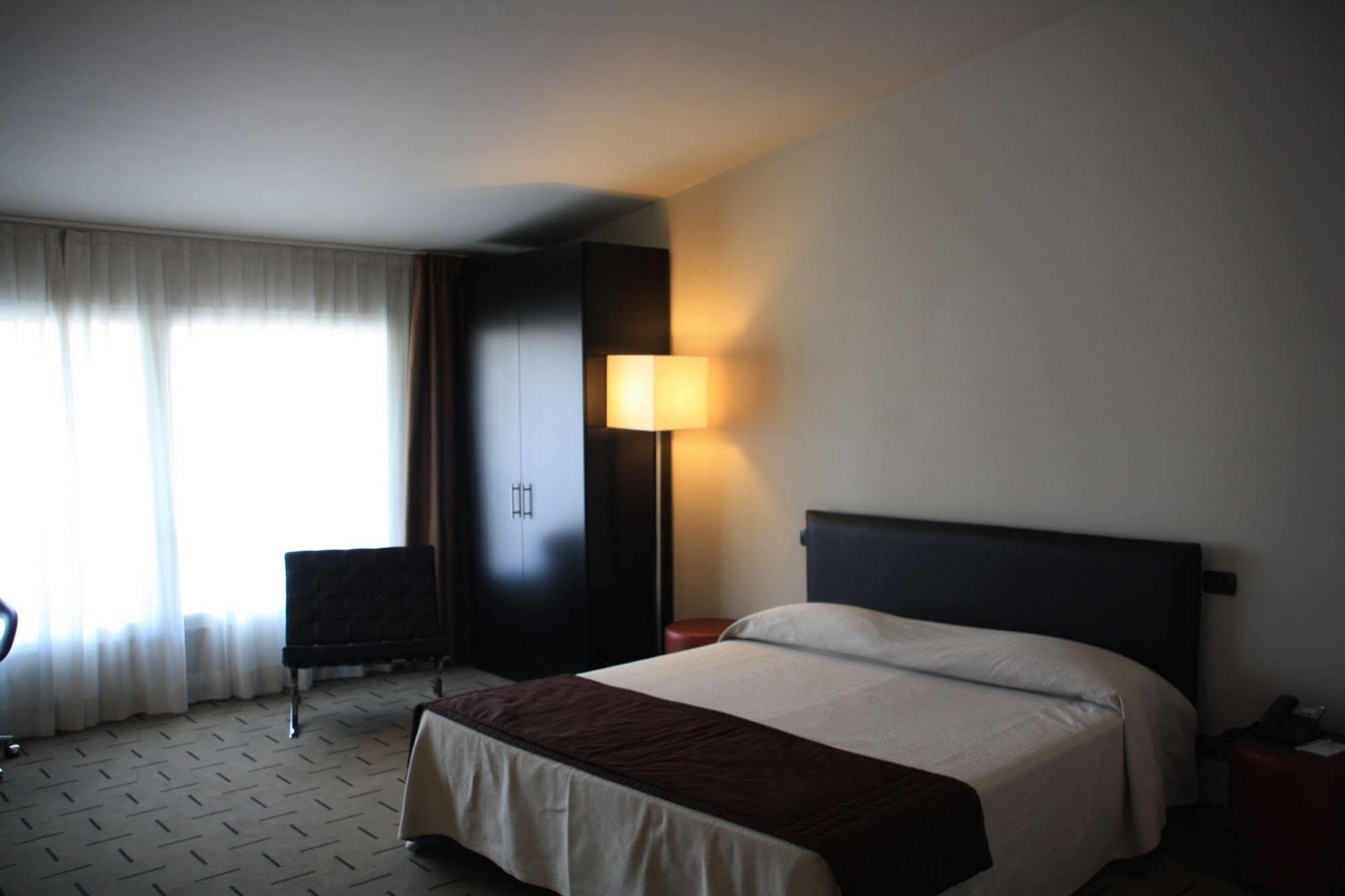 Hotel Continental كريمونا المظهر الخارجي الصورة