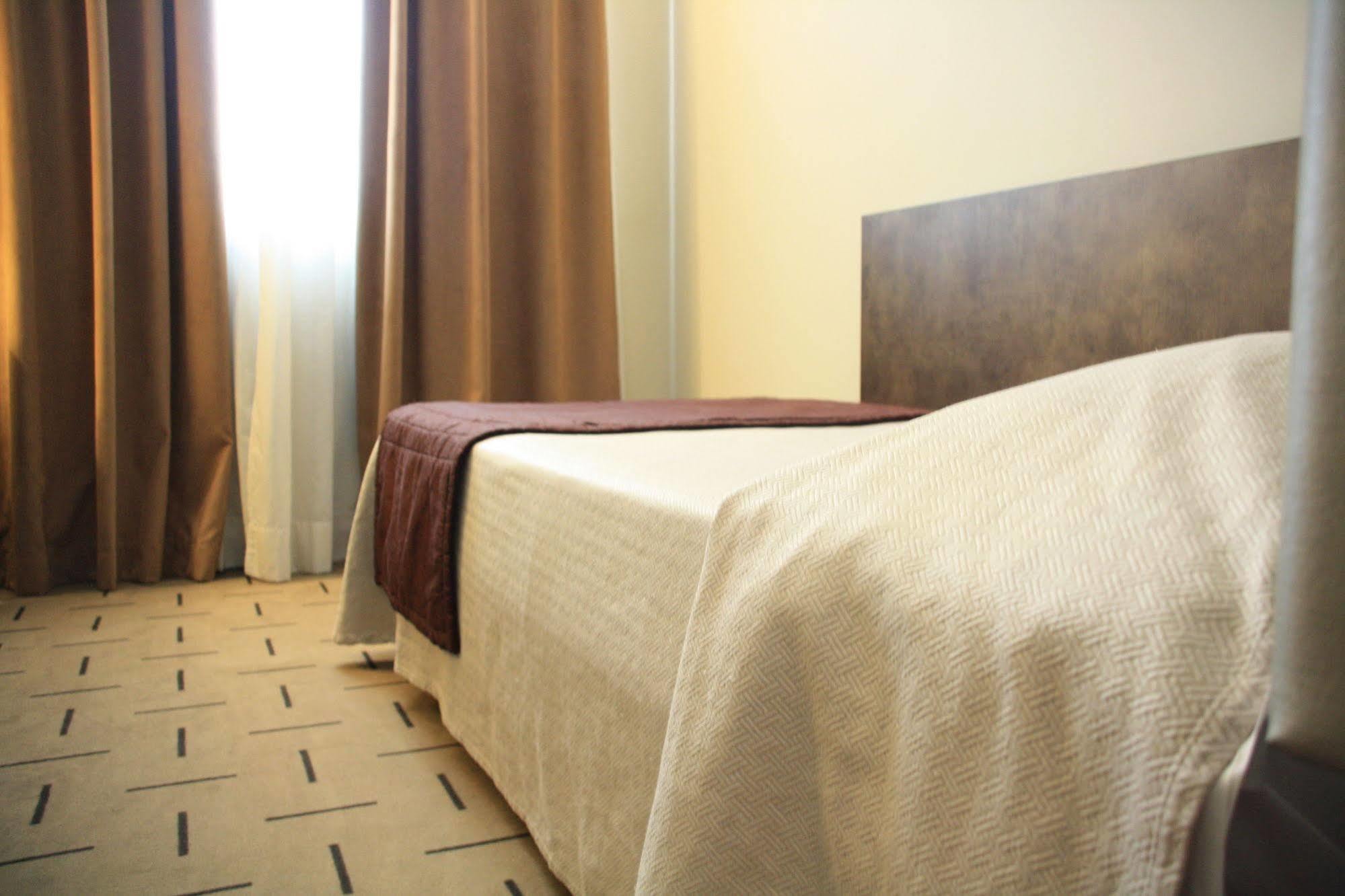 Hotel Continental كريمونا المظهر الخارجي الصورة